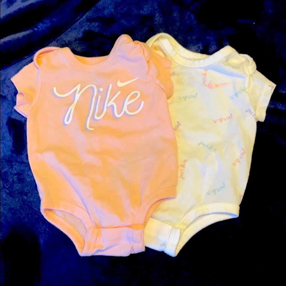 Like New Set of 2 Nike Onesies 0-3